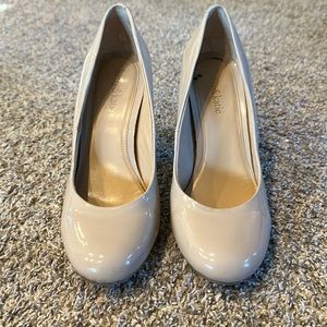 Kelly & Katie Nude heels size 9